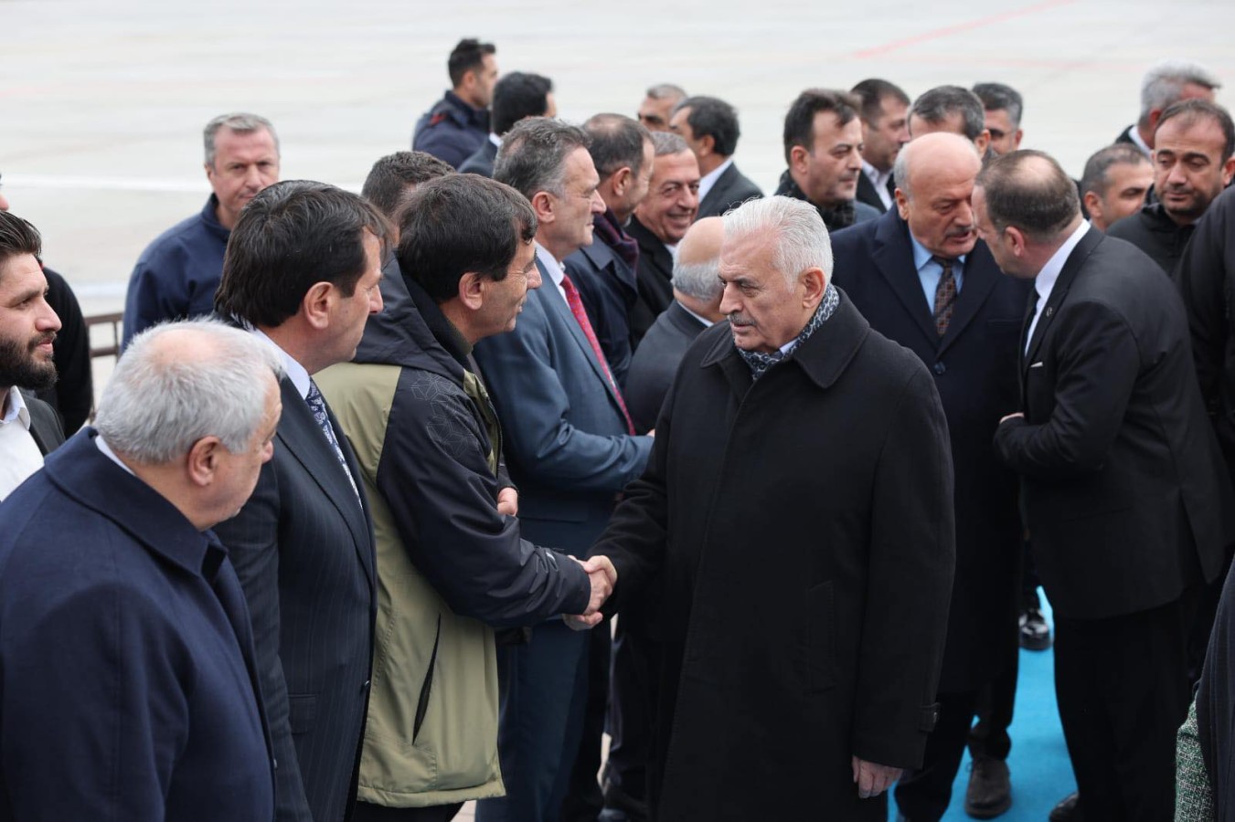 Türkiye Cumhuriyeti’nin son Başbakanı, Erzincan'ın medarıiftiharı,gururumuz Sayın Başbakanım evinize, baba ocağınız, Erzincan’ımıza hoş geldiniz, sefalar getirdiniz.